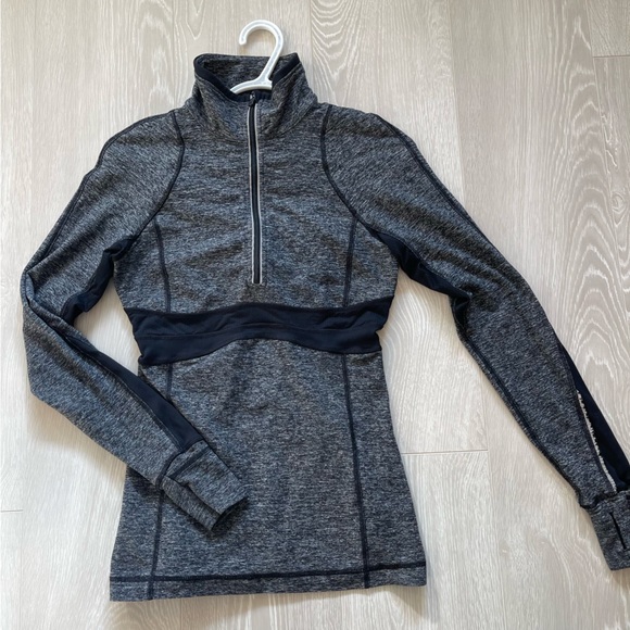 Lululemon Pullover Run Full Tilt Women’s size 4 Grey Half Zip - Picture 3 of 16
